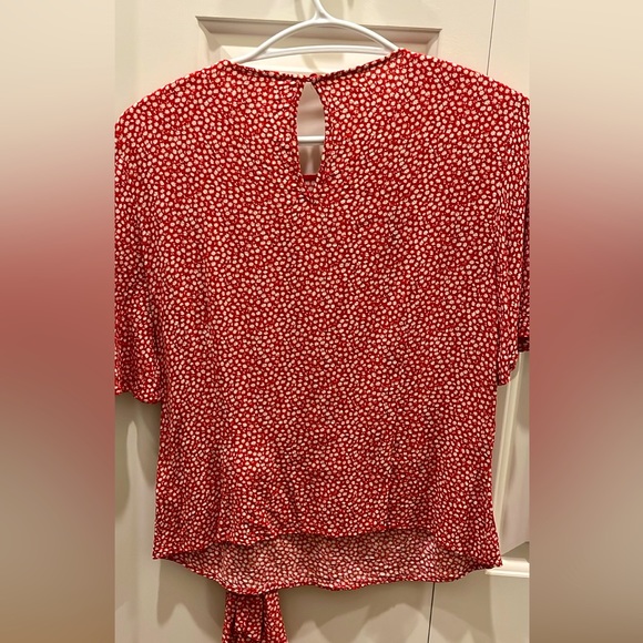 H&M red top with little white flowers, size 6 - Picture 3 of 4